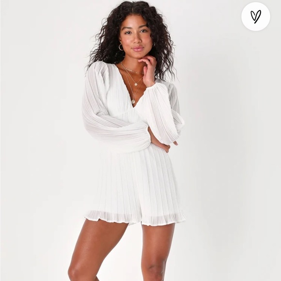 Consistent Cutie White Plisse Balloon Sleeve Romper - Picture 1 of 5